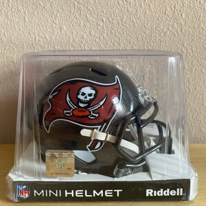 Tampa‎ Bay Buccaneers NFL Football Riddell Throwback Speed Mini Helmet